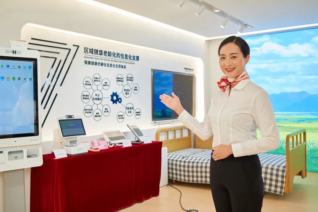 立足岗位做贡献为民服务进社区(图1)