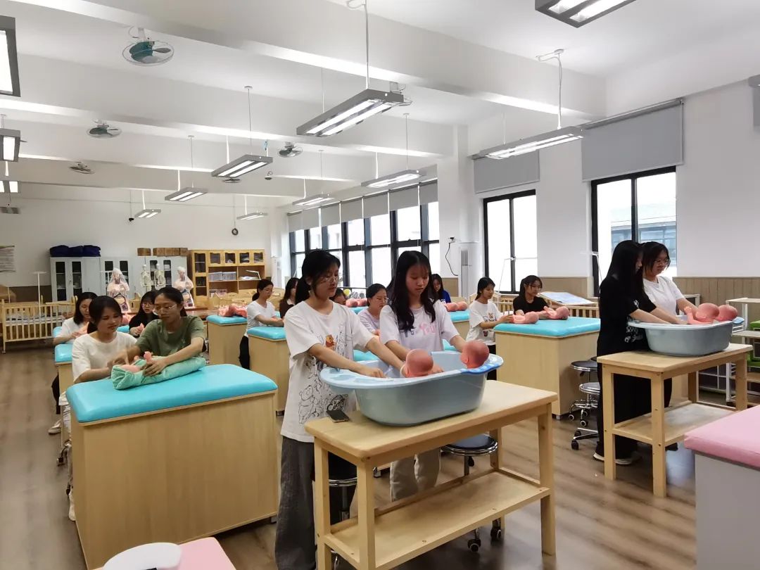 家政专业教育面临市场考验(图1)